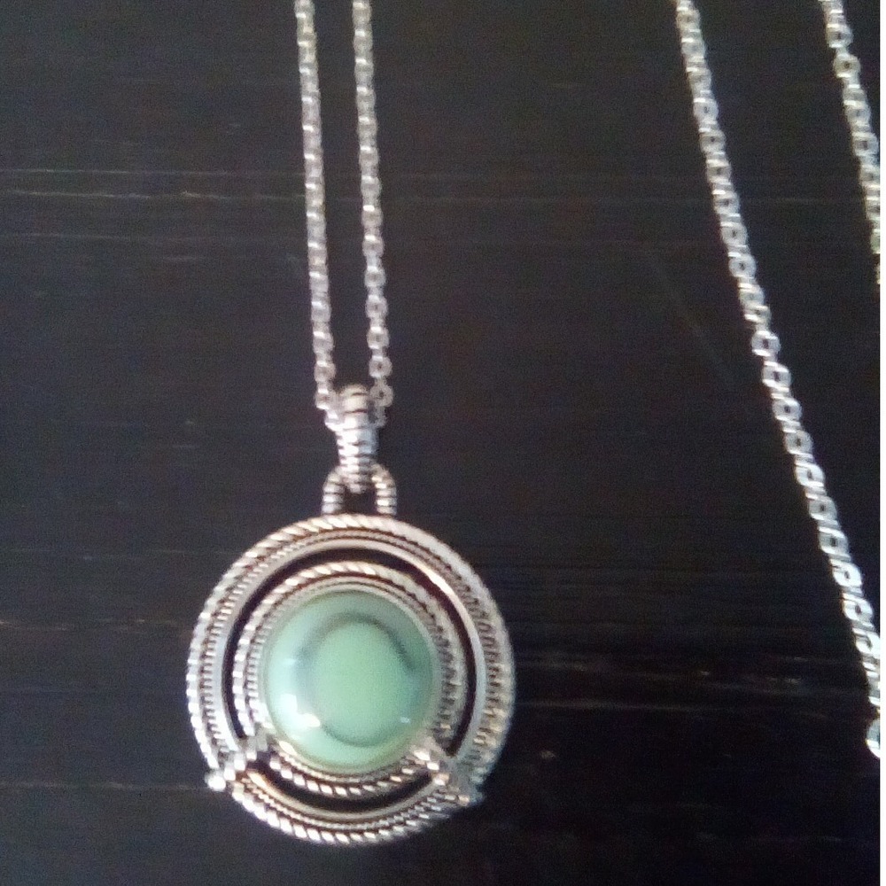 Chic Silver Tone Pendant Necklace Mint Green Cabochon Gemstone Layered Circles